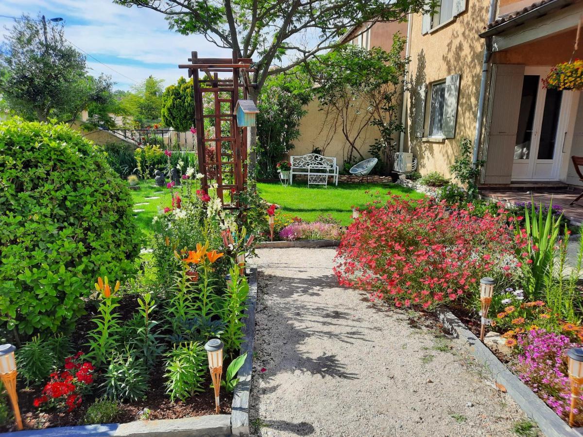 La Maison Du Chemin Des Prairies Morieres-les-Avignon Экстерьер фото